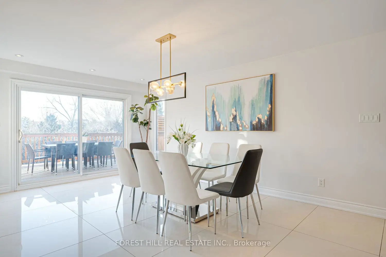 211 Franklin Avenue photo 4