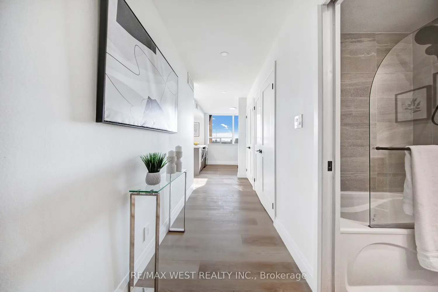 Additional image 2 of 914 Yonge Street 1202