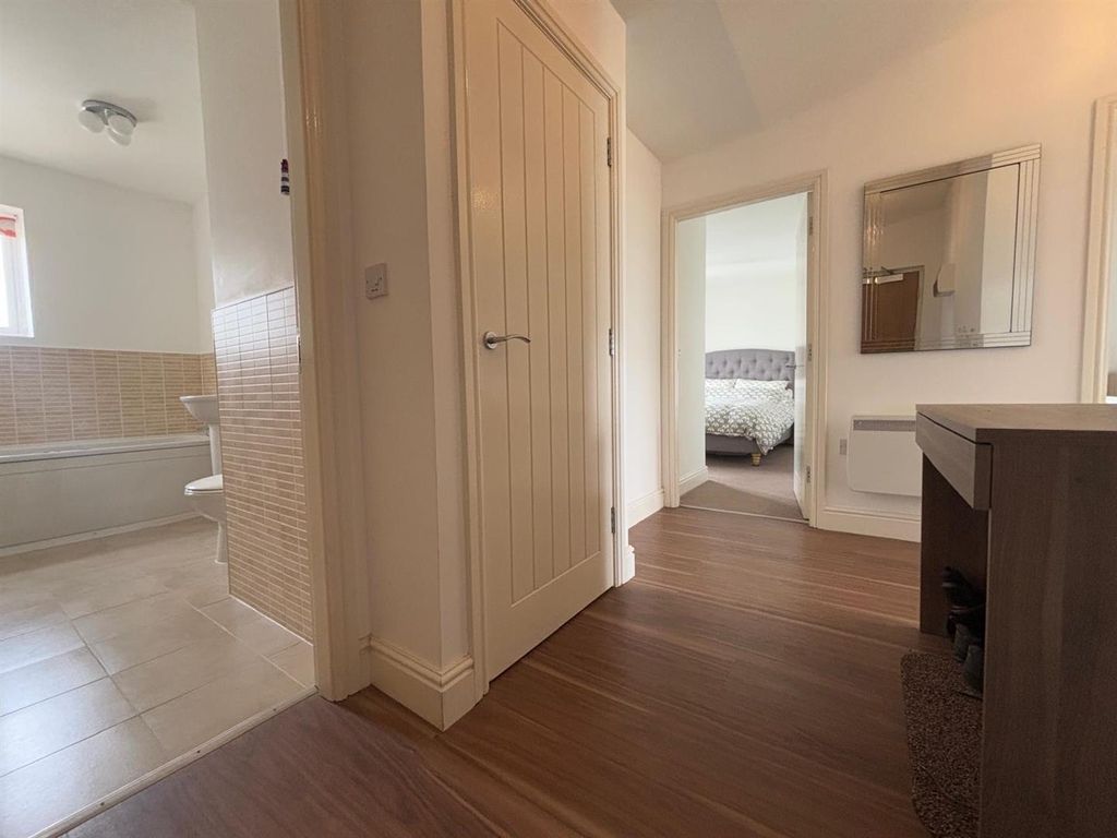 2 bed flat for saleBwlchygwynt, Llanelli SA15 photo 3