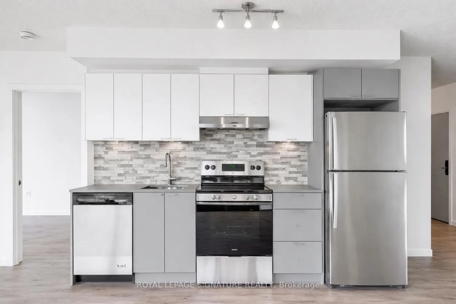 Additional image 5 of 3200 Dakota Common B404