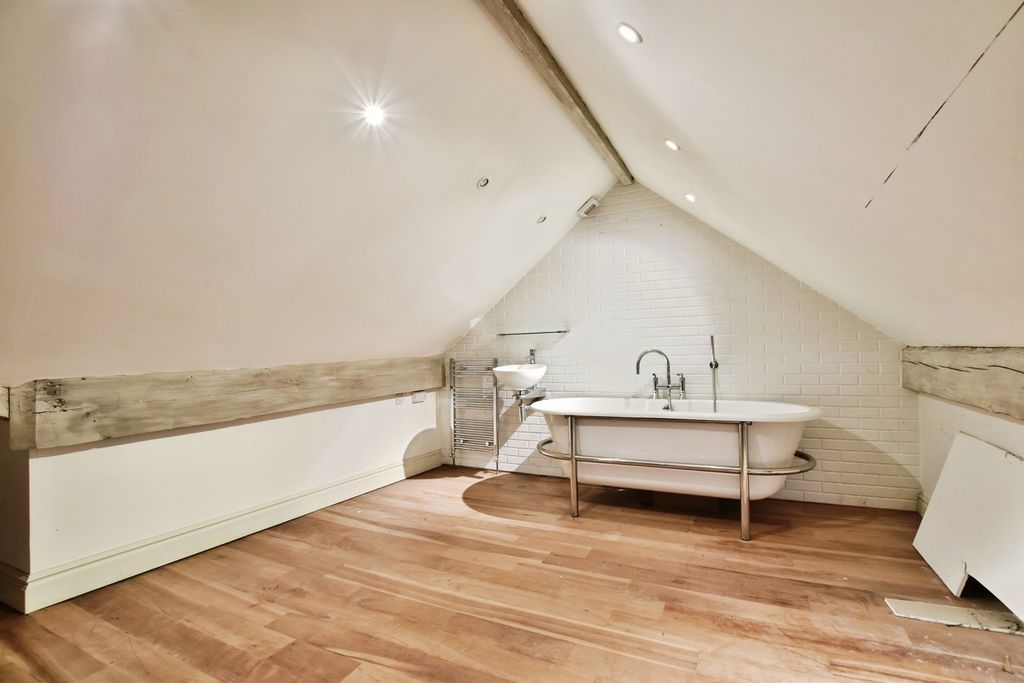 Additional image 8 of 4 bed flat for saleWoodleigh Court, Alderley Edge, Cheshire SK9