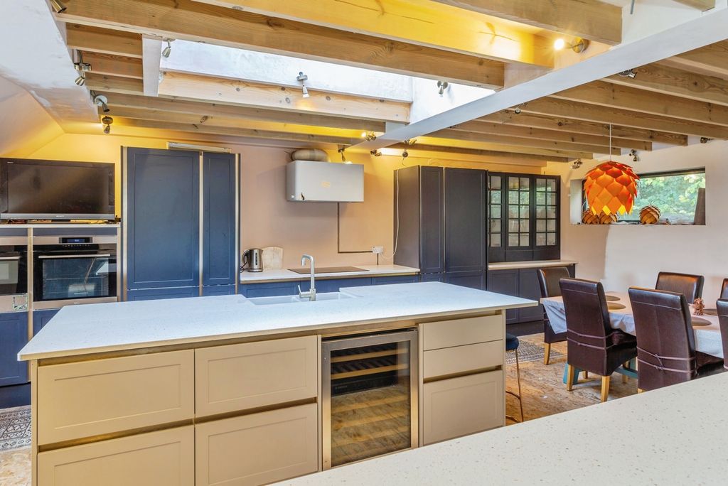 Additional image 16 of 4 bed detached house for saleCherry Tree Avenue, Haslemere, Surrey GU27