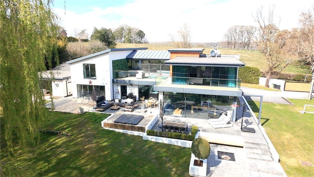 5 bed detached house for saleAshford Hill Road, Headley, Thatcham, Hampshire RG19