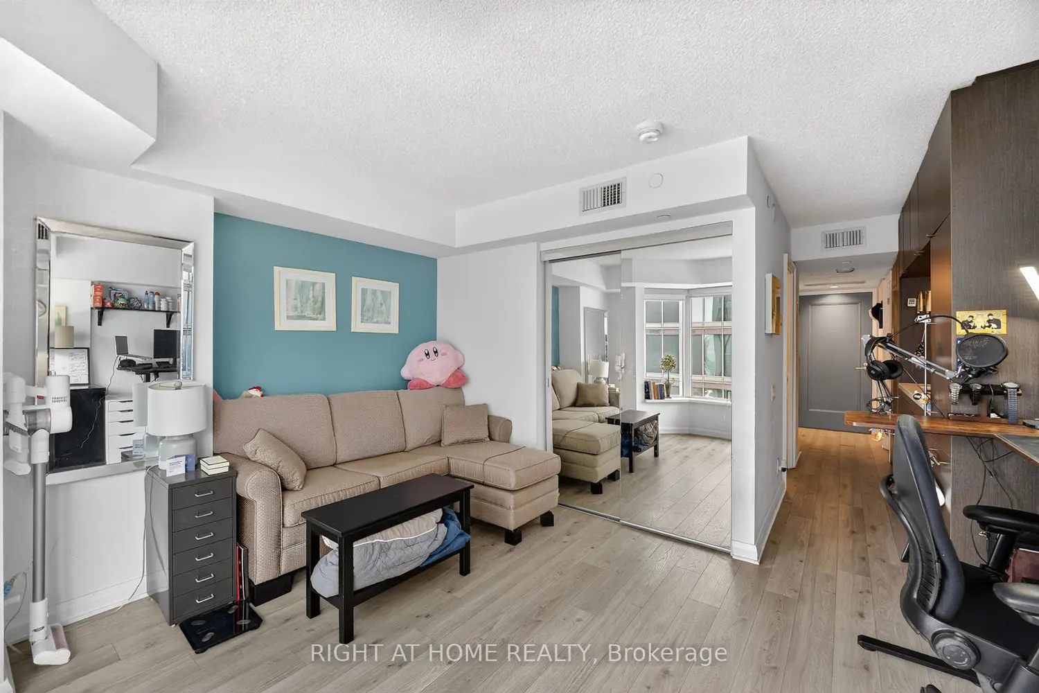 Additional image 7 of 155 Yorkville Avenue 2512