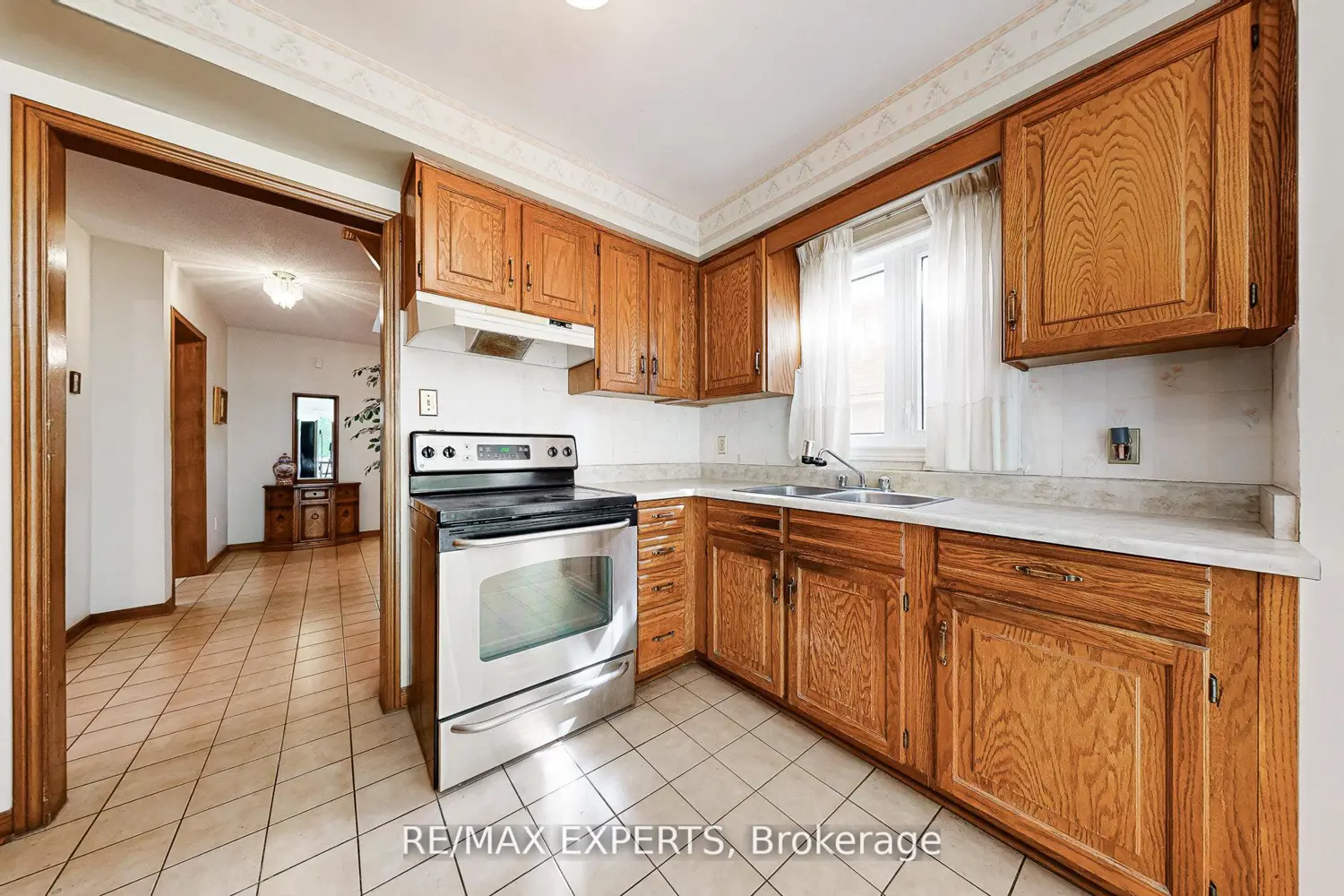 Additional image 10 of 47 Velvet Crescent