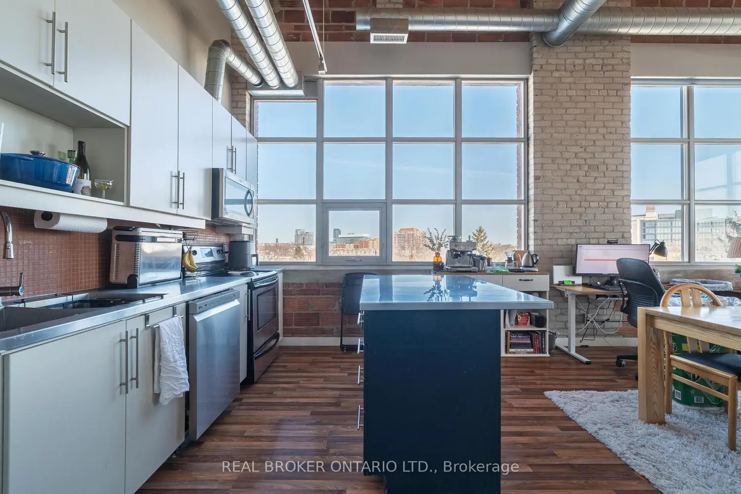 Additional image 6 of 2154 Dundas Street Ph3