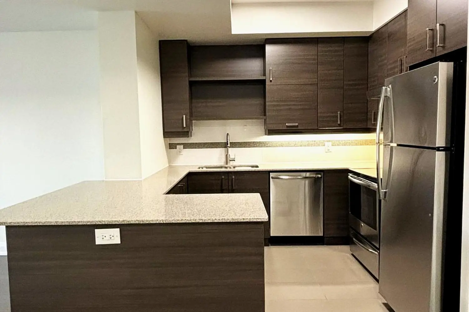1 Uptown Drive 603 photo 2