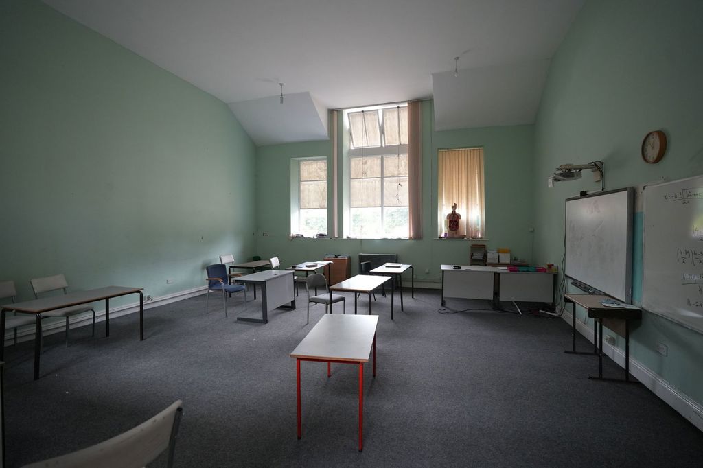 Additional image 10 of Town house for saleTinsley Park Road, Sheffield S9