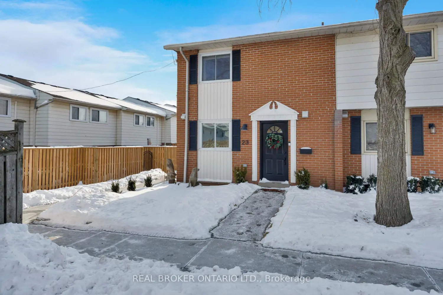 Additional image 19 of 61 Sarah Lane 23