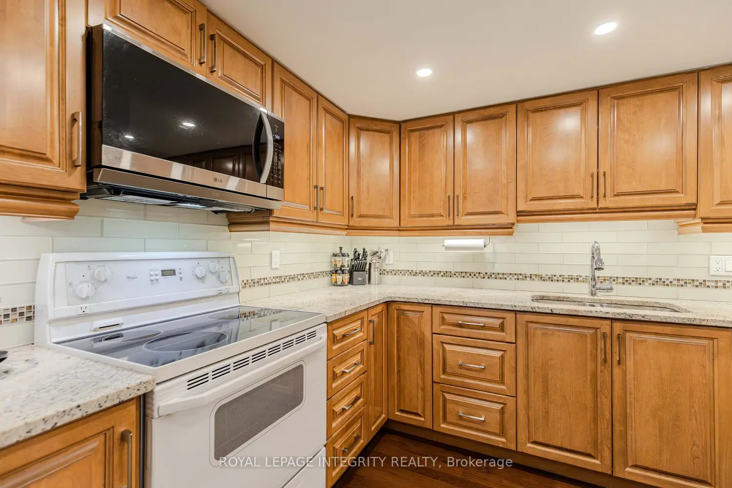 Additional image 16 of 3099 Carling Avenue 203