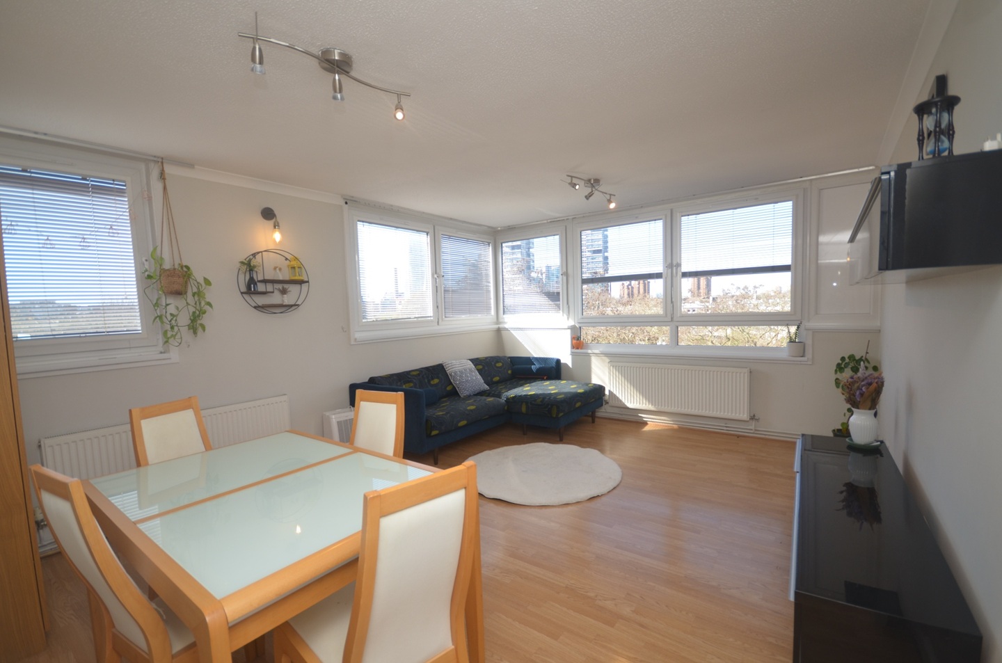 Additional image 3 of 2 Bed Flat, Compton House, SW11, N1 7GU