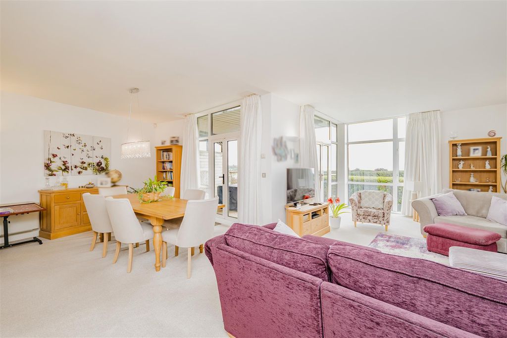 3 bed flat for saleY Cerigos, Barry CF62 photo 2