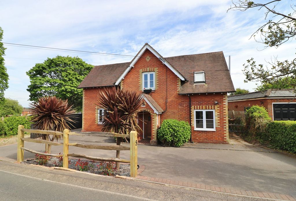 5 bed detached house for saleSt. Johns Road, Hedge End SO30 photo 5
