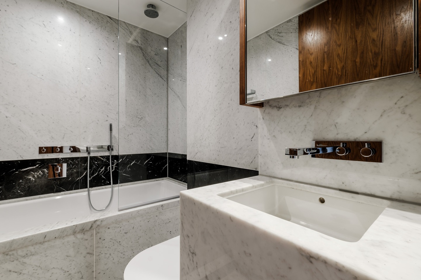 Additional image 6 of 2 Bed Flat, Waterfront Drive, SW10, N1 7GU