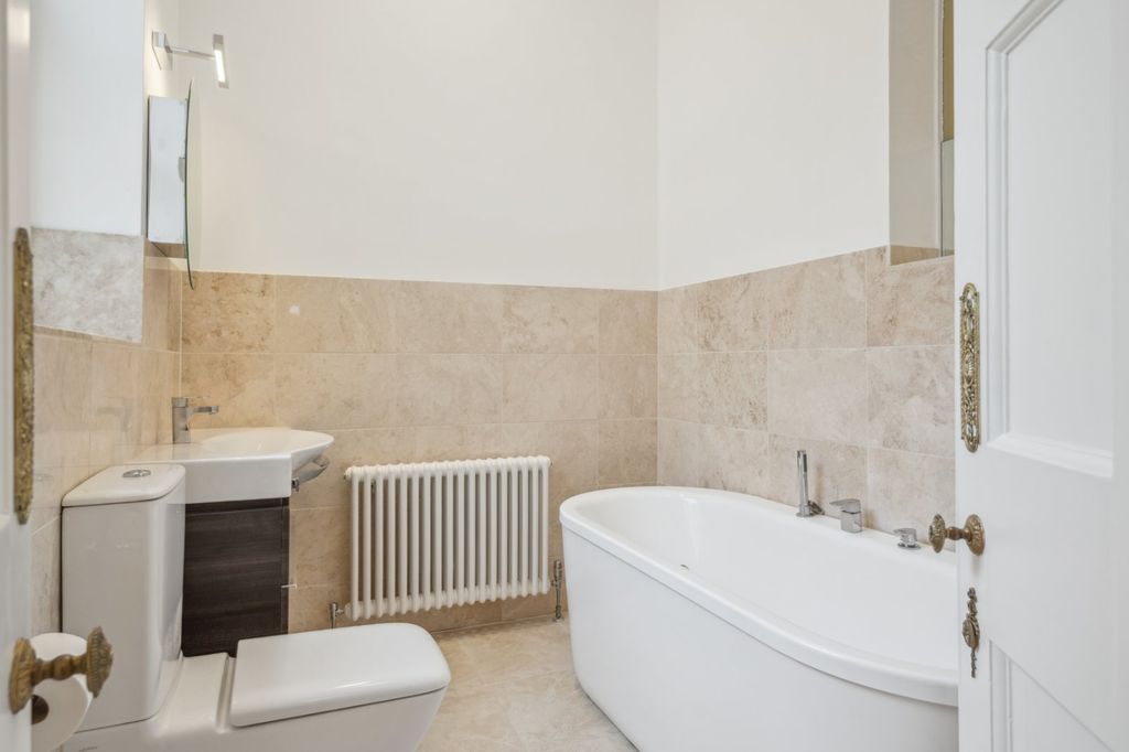 Additional image 13 of 3 bed flat for saleMissenden Road, Amersham, Buckinghamshire HP7
