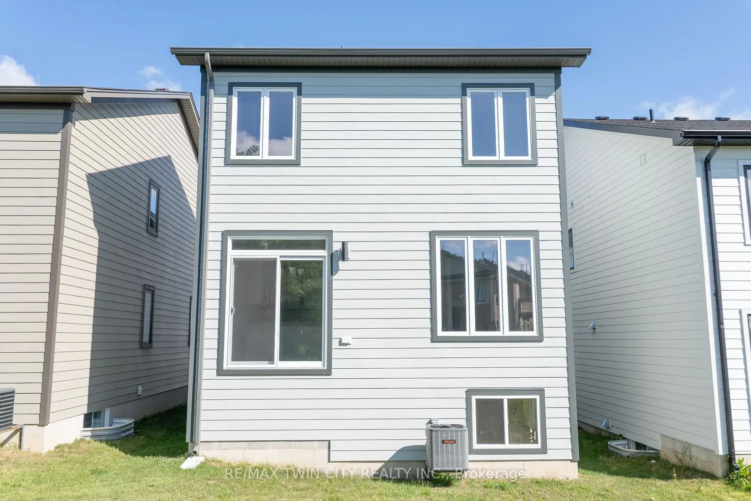 941 Deveron Crescent, London photo 2