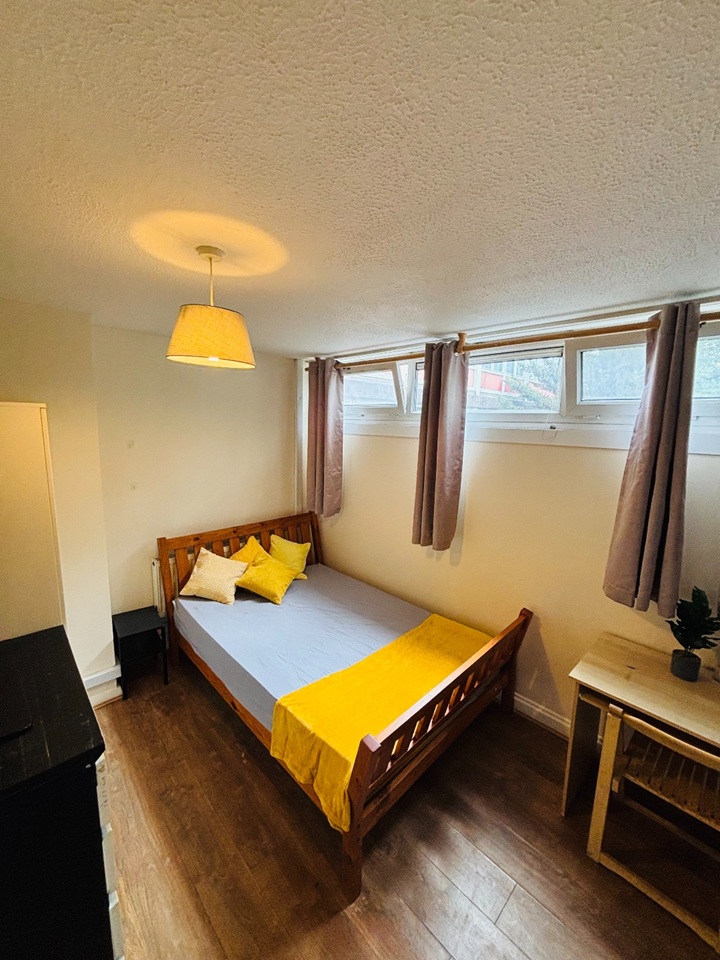 Room in a Shared Flat, Stunning Double Room In Clapham/Batt, SW11, N1 7GU