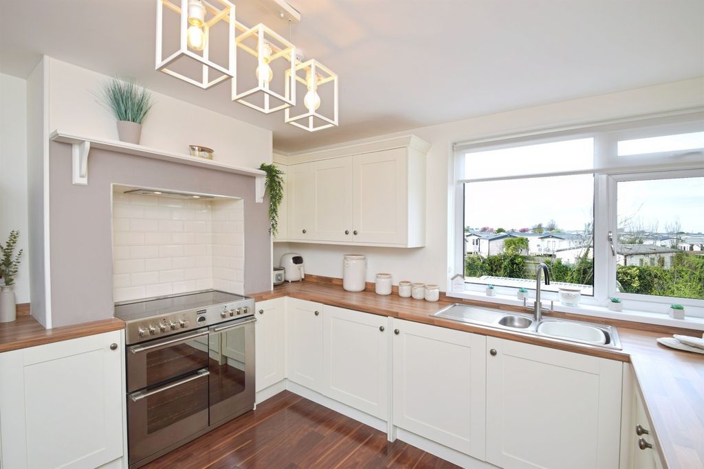 Additional image 10 of 2 bed flat for saleBeach Road, Porthcawl CF36