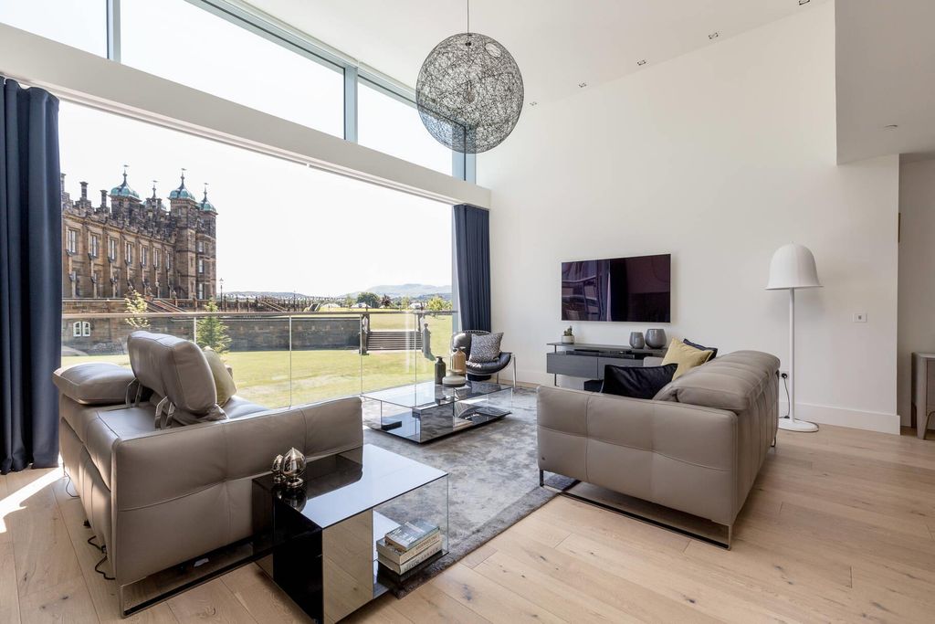 2 bed flat for saleDonaldson Crescent, Edinburgh EH12 photo 2