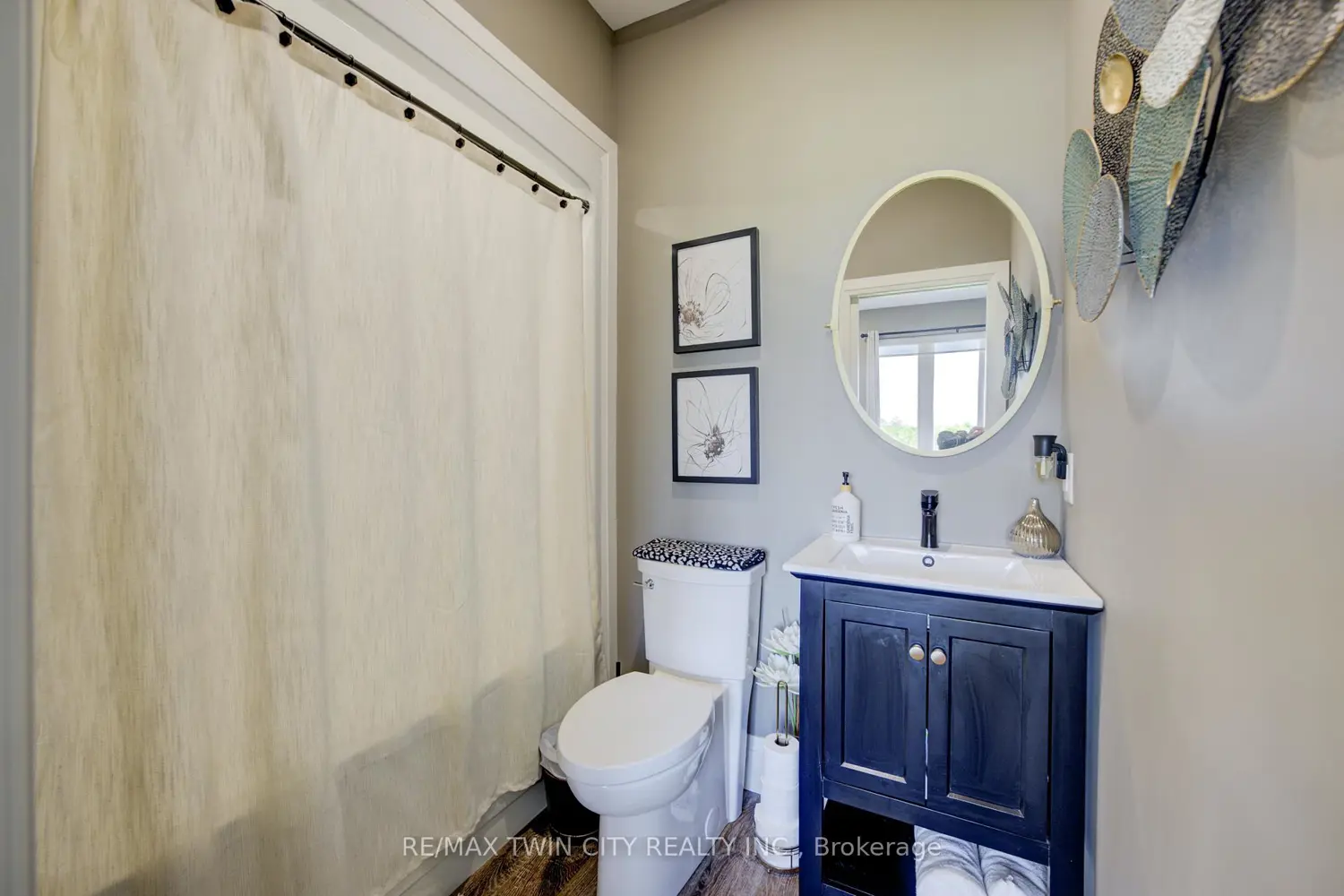 Additional image 13 of 43711 Adelaide Street