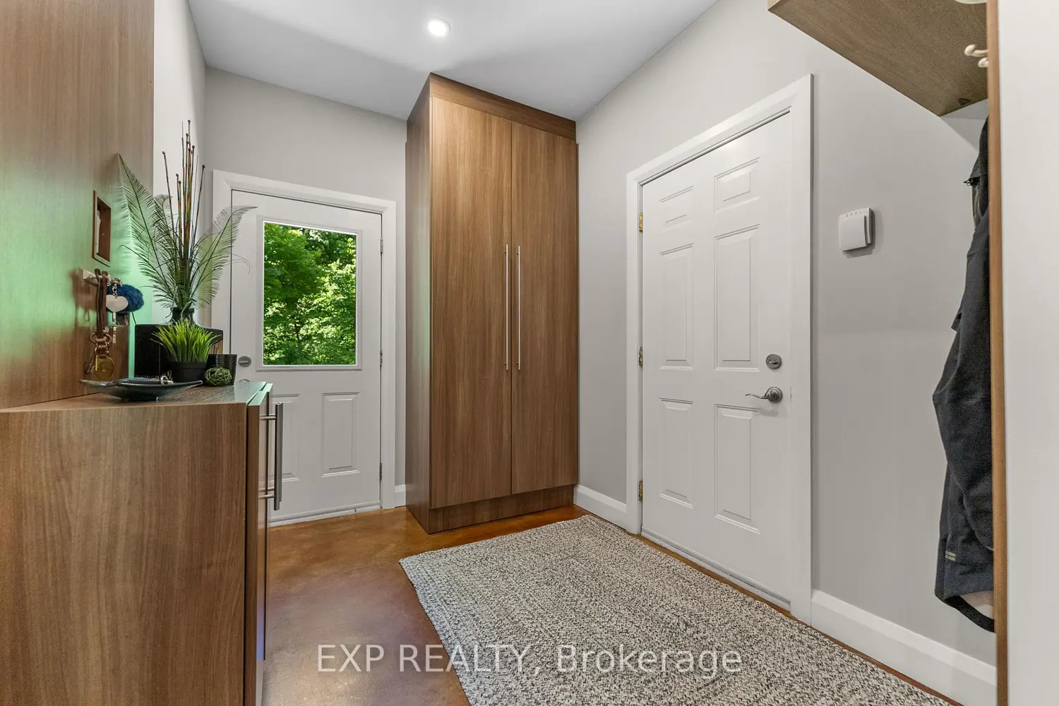 Additional image 11 of 5759 Queenscourt Crescent