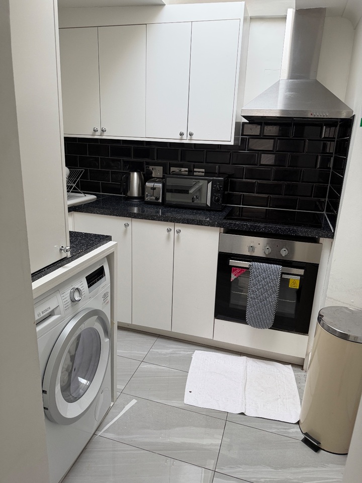 Additional image 5 of 2 Bed Flat, Kensington Church Street, W8, N1 7GU