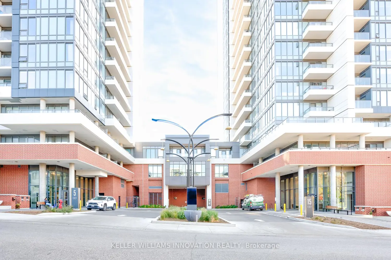 15 Wellington Street 303