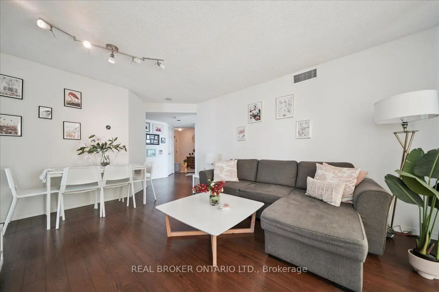 Additional image 9 of 28 Harrison Garden Boulevard 808
