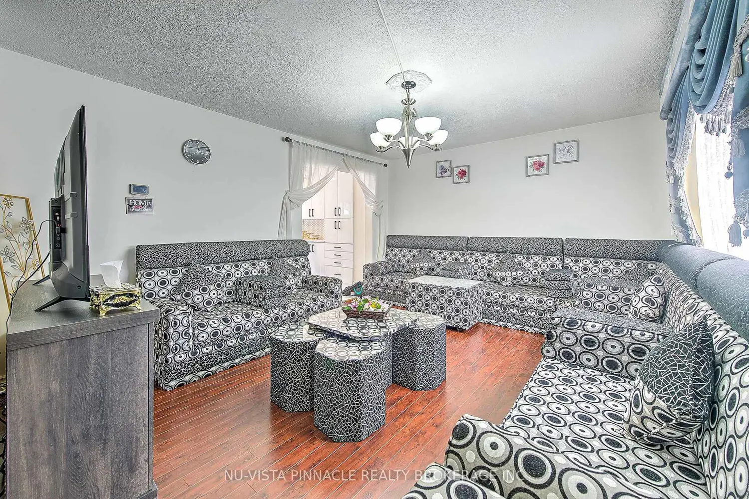 34 Rosamond Crescent photo 2