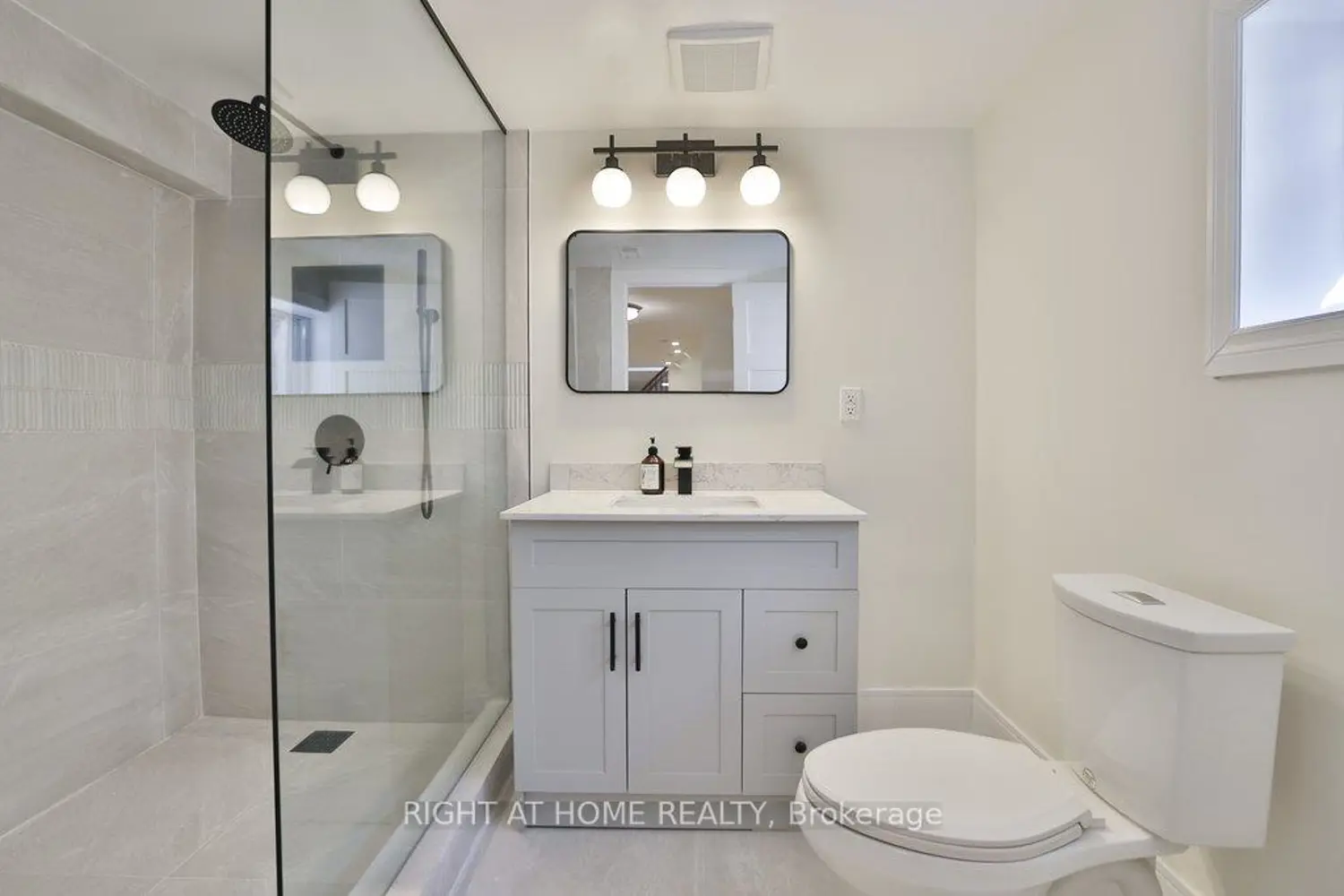 Additional image 16 of 471 Country Club Crescent