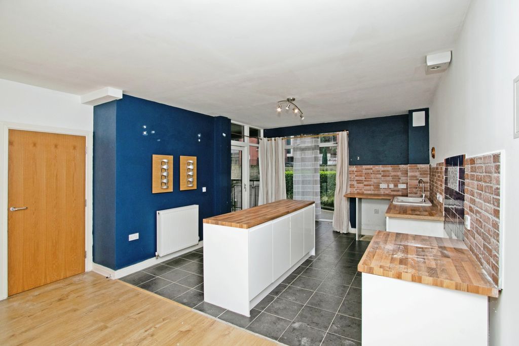 Additional image 5 of 2 bed flat for saleTresawya Drive, Truro, Cornwall TR1