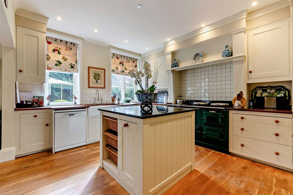 Additional image 9 of 6 bed detached house for saleDonnington, Newbury, Berkshire RG14