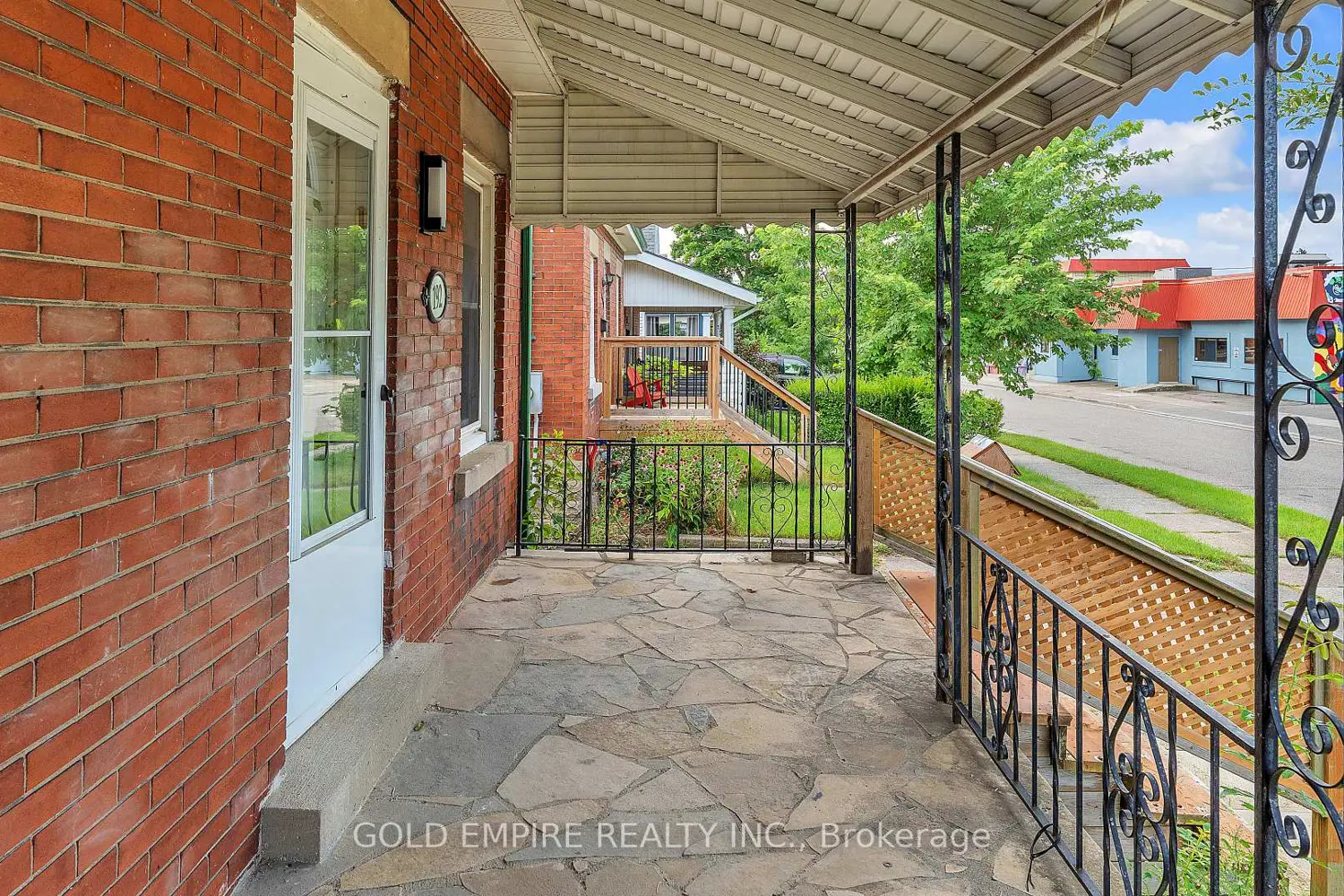 192 St Julien Street photo 3