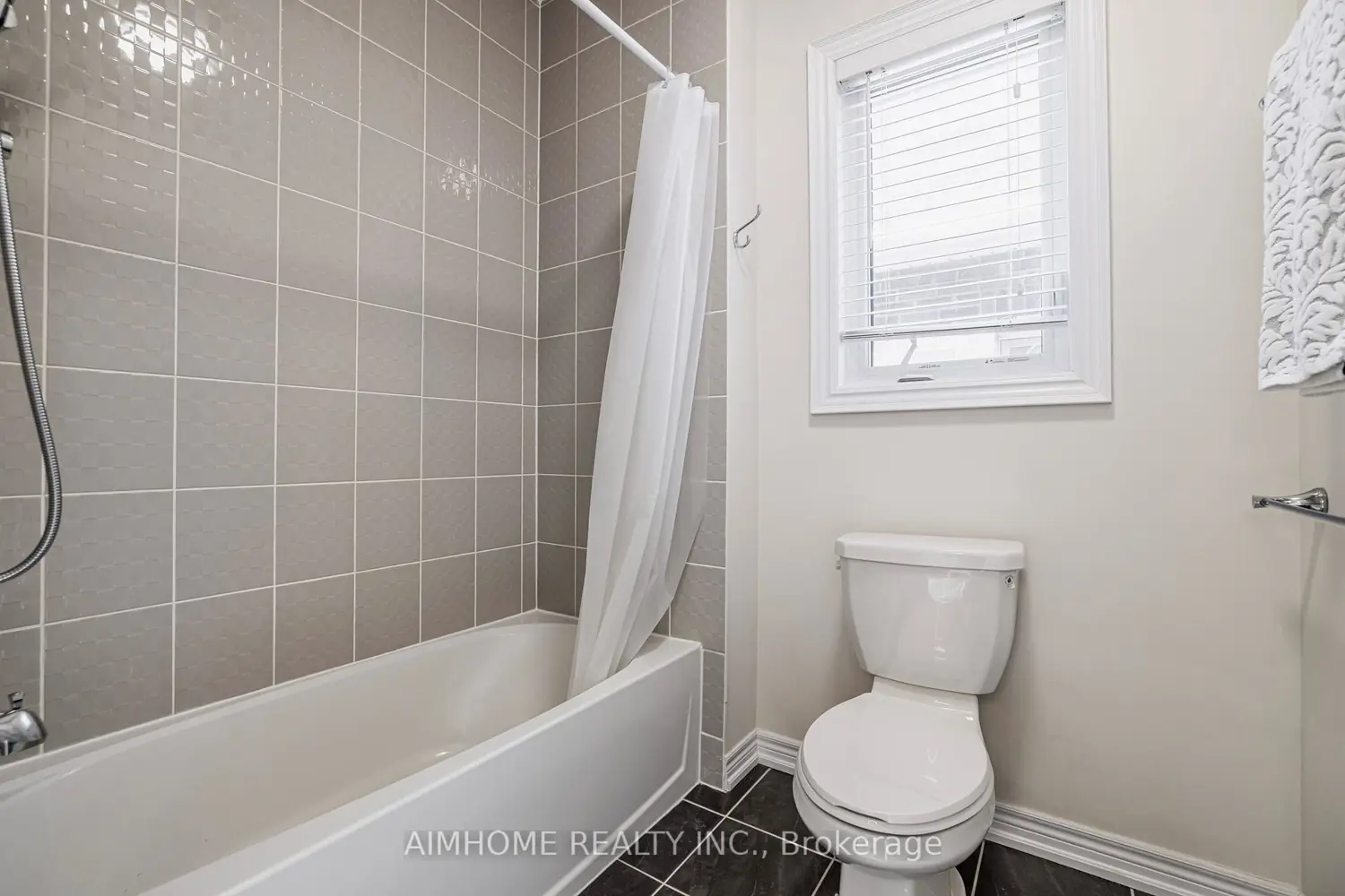 Additional image 18 of 122 Scrivener Drive