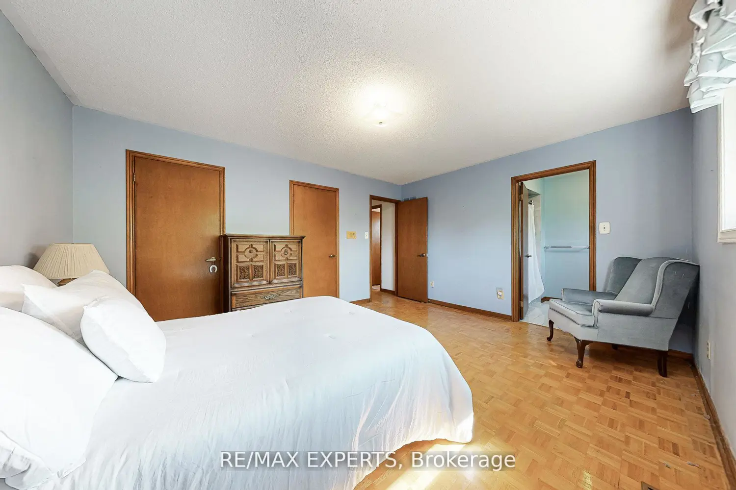 Additional image 17 of 47 Velvet Crescent