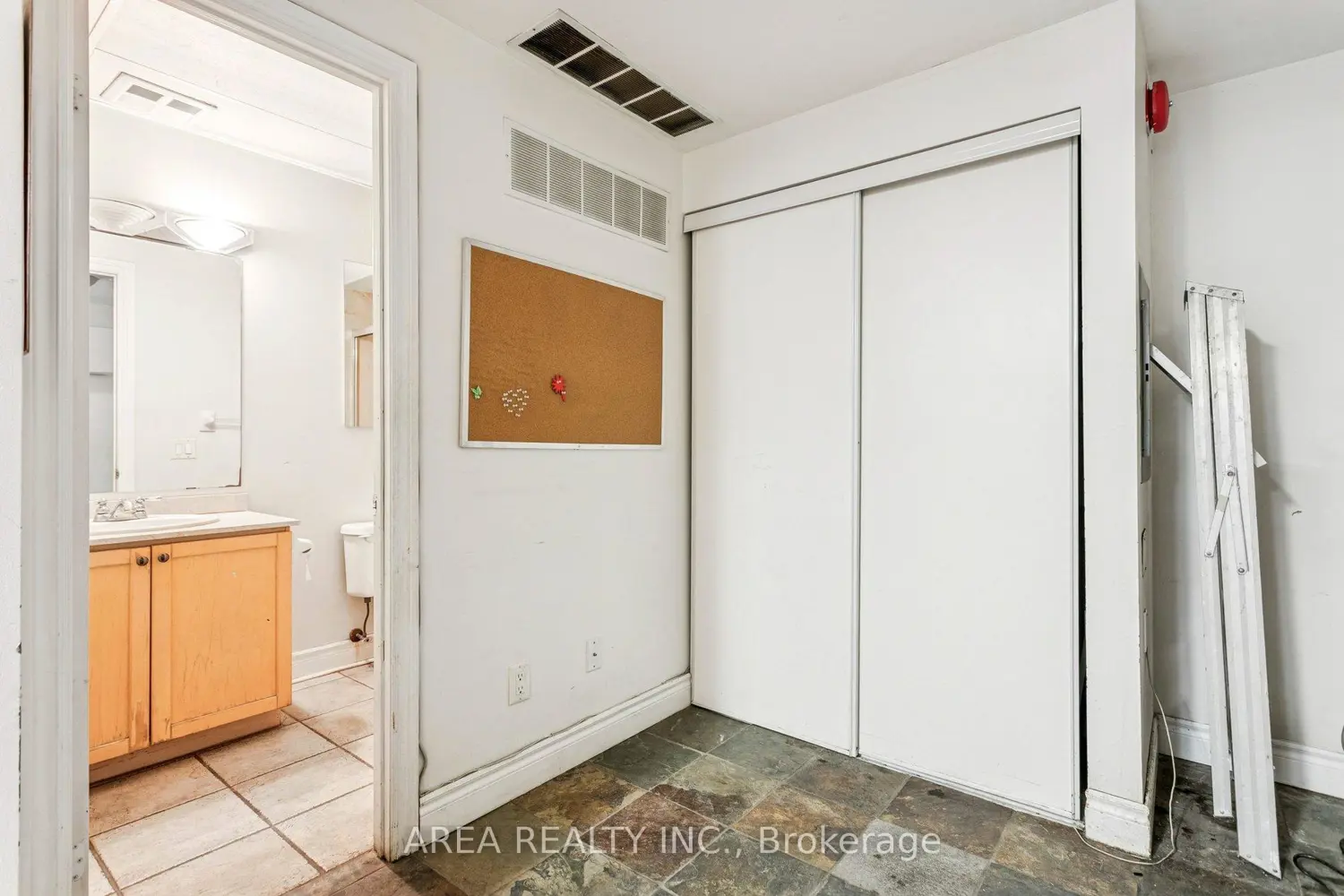 Additional image 11 of 99 Mccaul Street 99