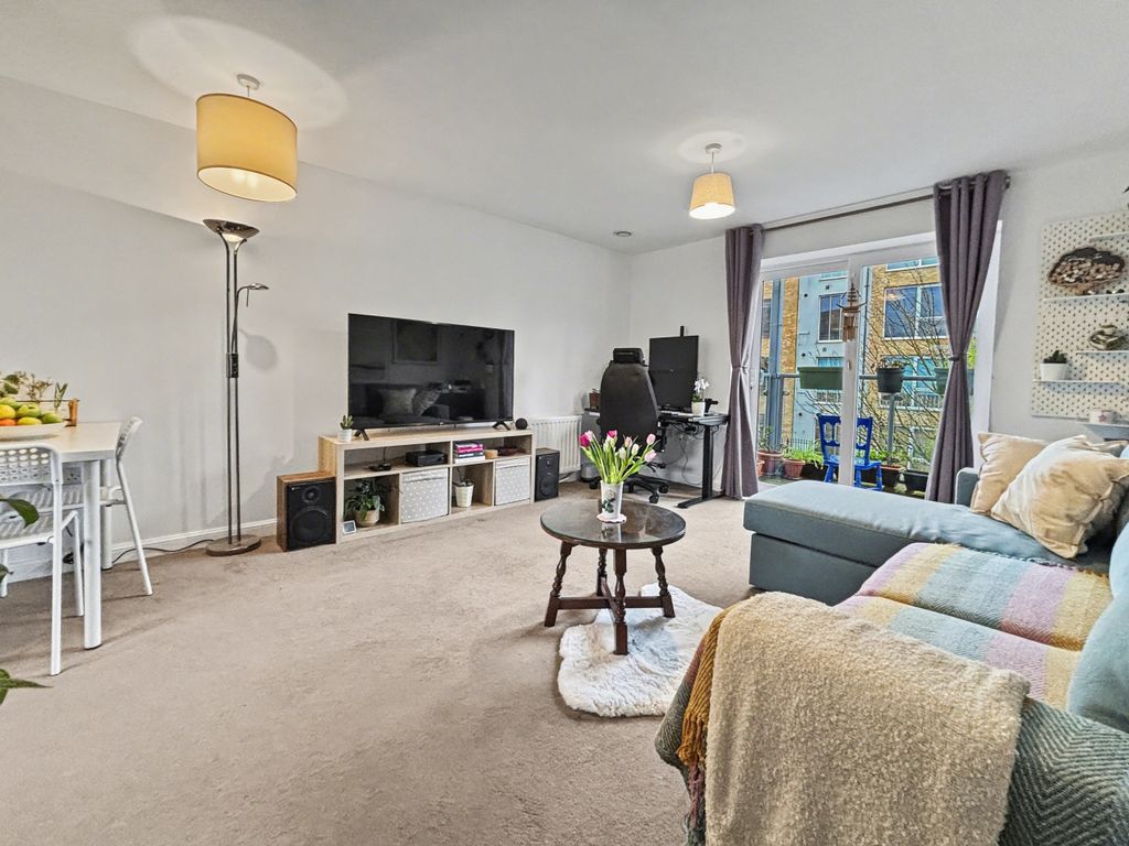 2 bed flat for saleEighteen Acre Drive, Patchway, Bristol, Gloucestershire, 5As, Gb BS34 photo 3