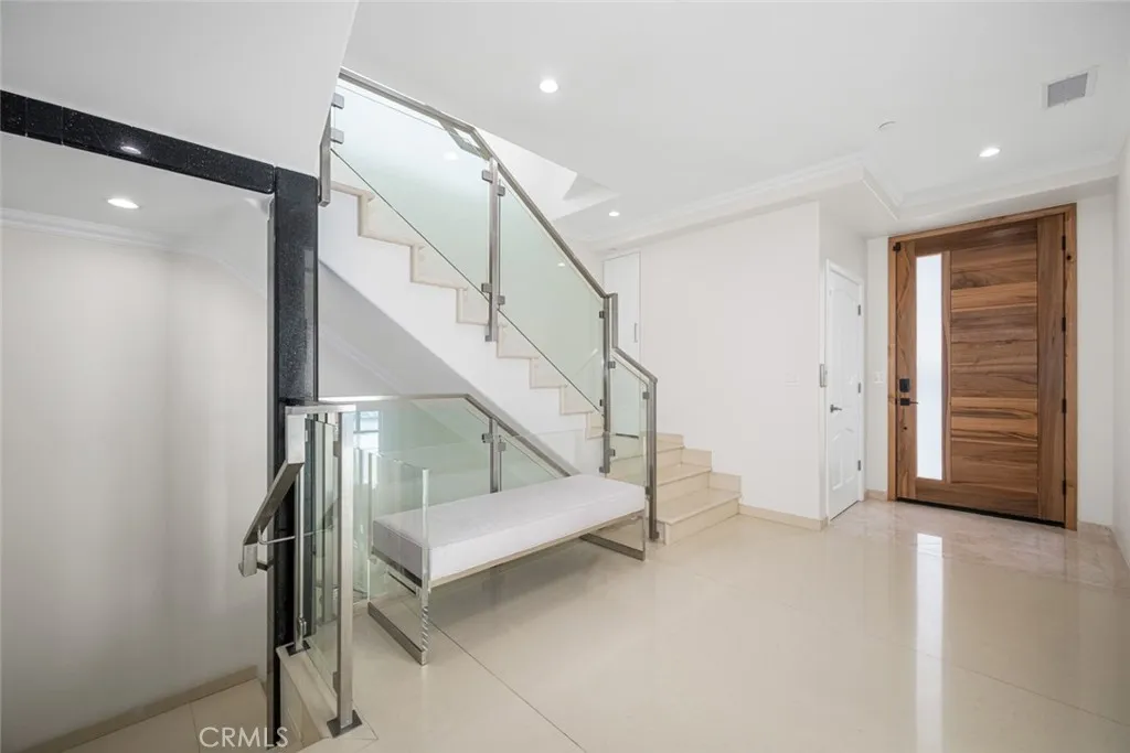 Additional image 4 of 1724 Bluff Pl, Long Beach, CA 90802