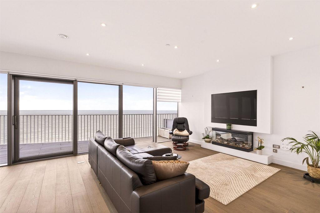 Additional image 17 of 3 bed flat for saleBrighton Road, Worthing, West Sussex BN11
