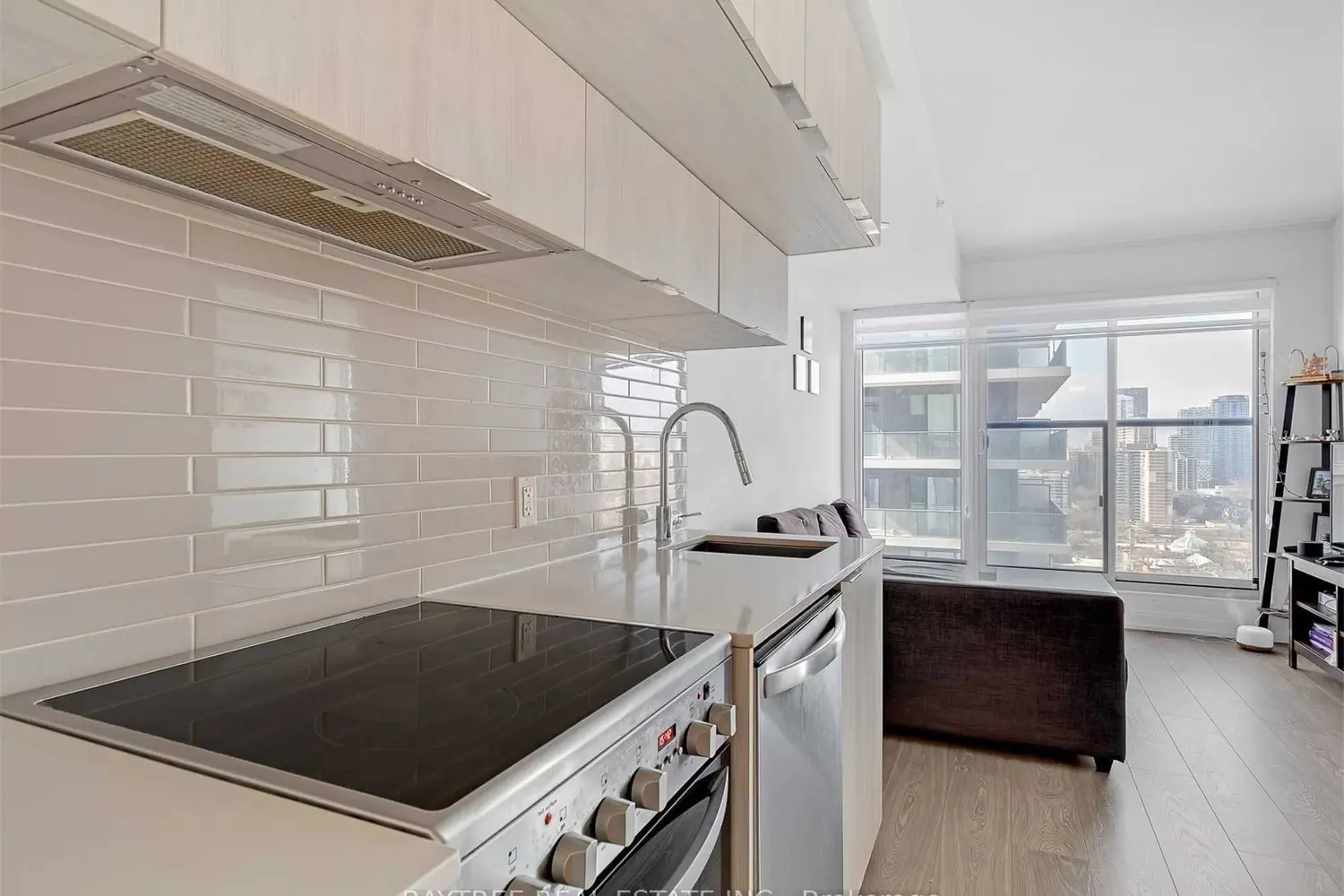 181 Dundas Street 4802 photo 3