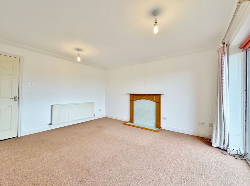 Additional image 2 of 2 bed flat for saleTelegraph Road, Heswall CH60