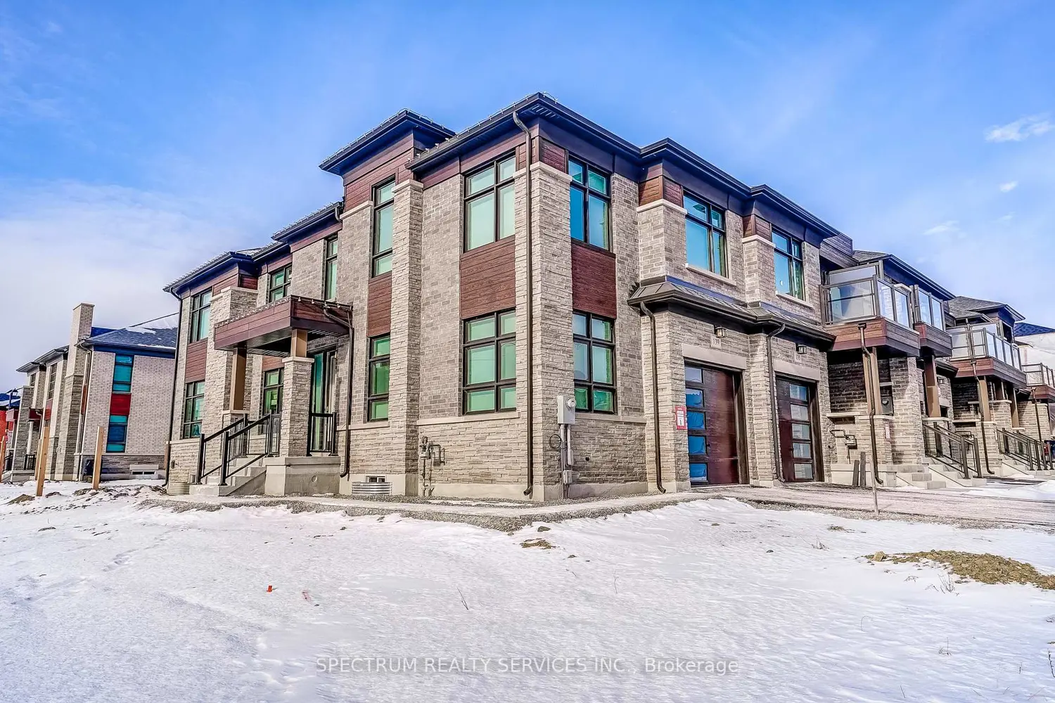 139 Adario Crescent photo 2