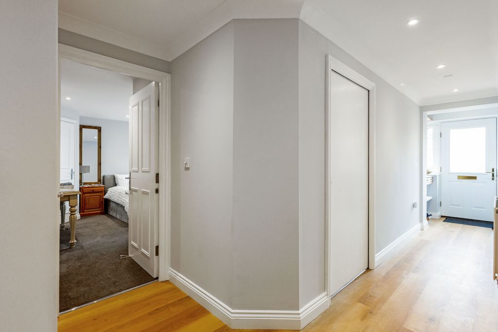 Additional image 7 of 2 bed flat for saleMeadowview, Hungerford RG17