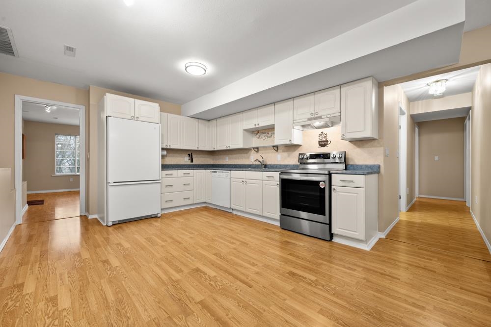 Additional image 2 of BSMT-2637 Panorama Drive, Coquitlam, BC, V3E 2W1