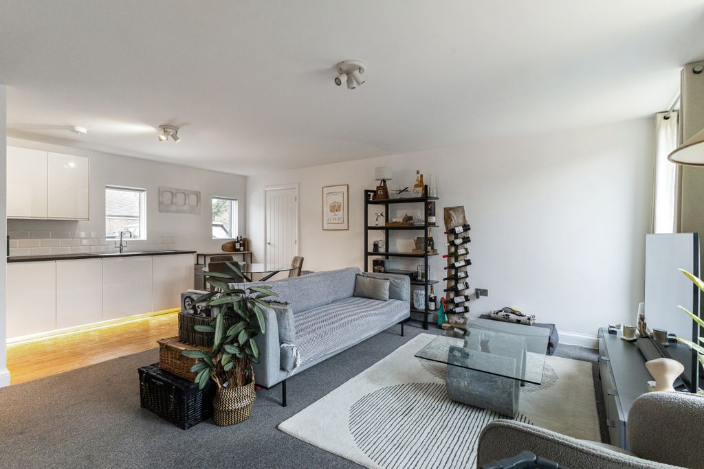 Additional image 3 of 2 bed flat for saleBewick Mews, Hungerford RG17