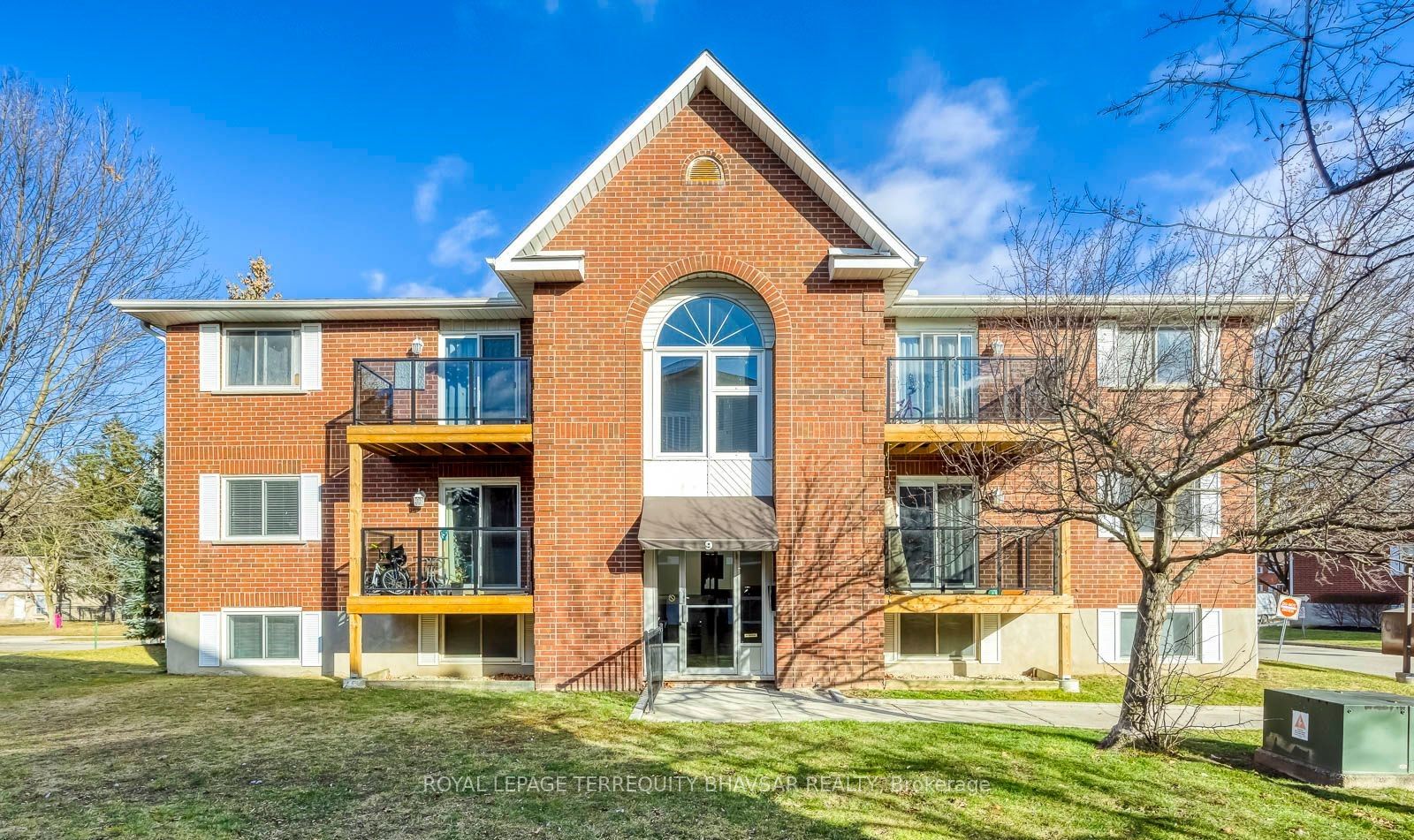 902-565 Greenfield Avenue, Kitchener, ON, N2C 2P5