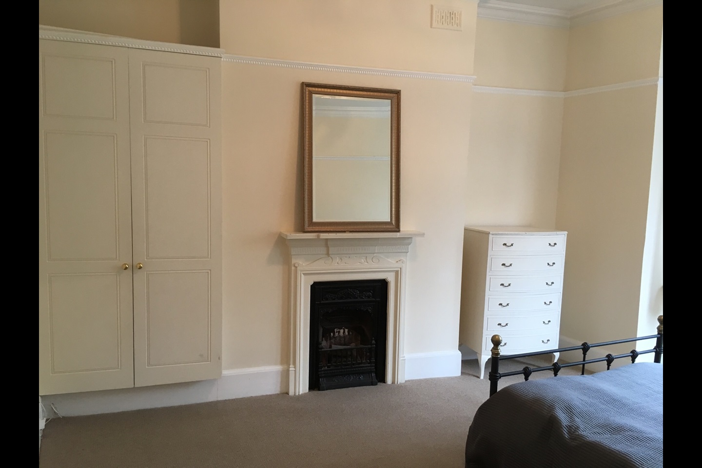 Additional image 3 of 3 Bed Flat, Wandsworth Road, SW8, N1 7GU