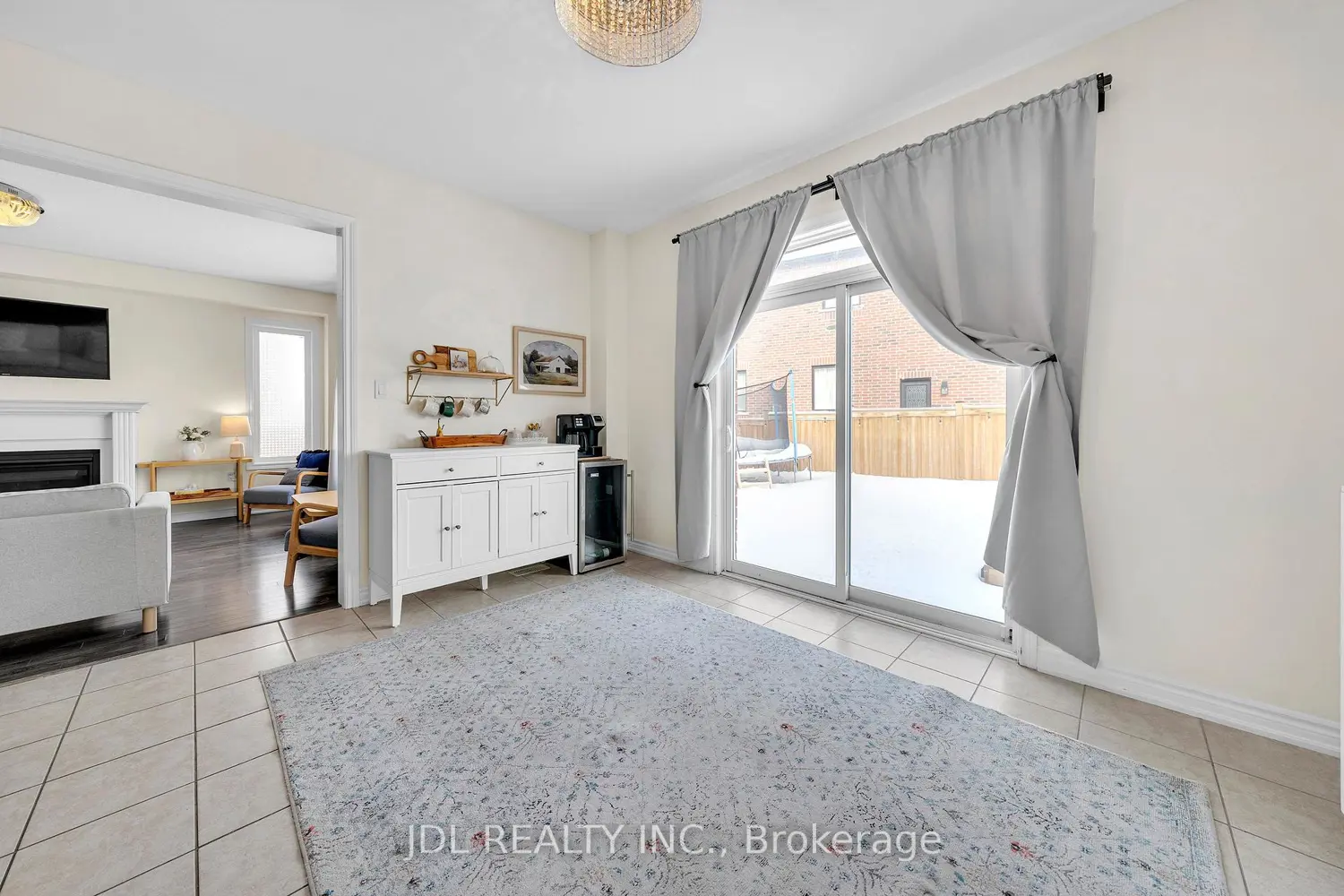 Additional image 6 of 376 Miller Park Avenue