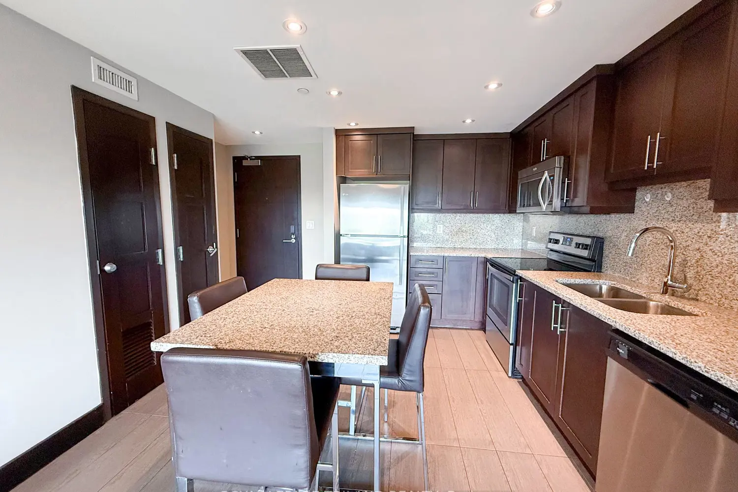 Additional image 4 of 1235 Richmond Street 1116