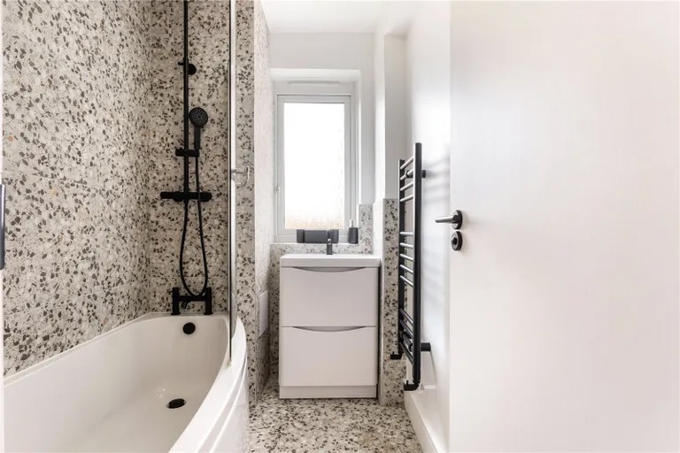 Additional image 5 of 2 Bed Flat, Lansdowne Drive, E8, N1 7GU